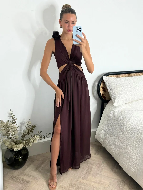 Layla Maxi dress with shoulder corsage / Chocolate